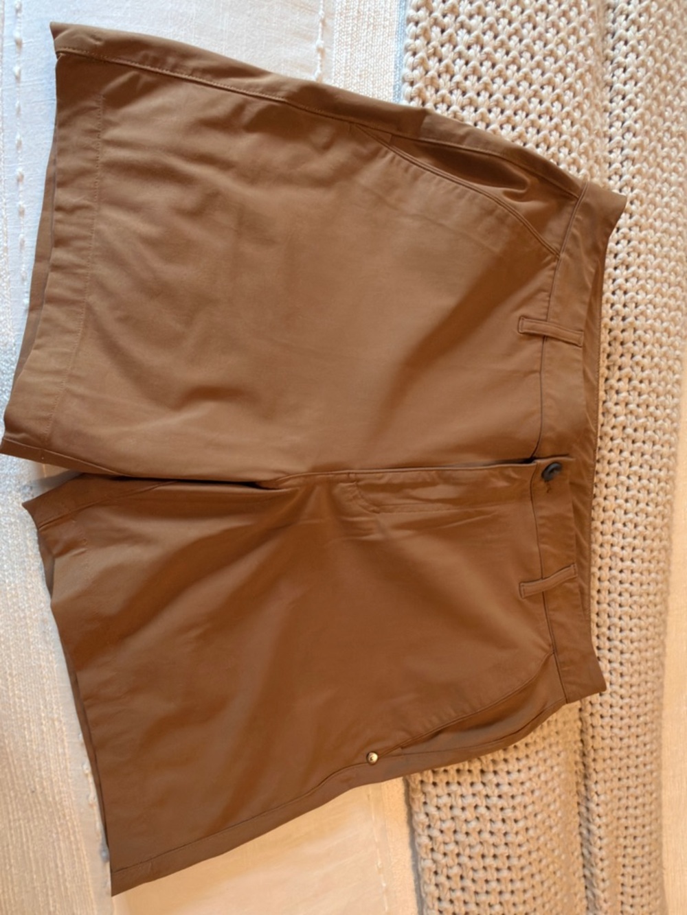 Vuori Men's Brown Performance Flat-Front Shorts